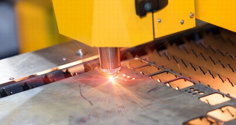 Nên cắt kim loại bằng CNC hay máy laser